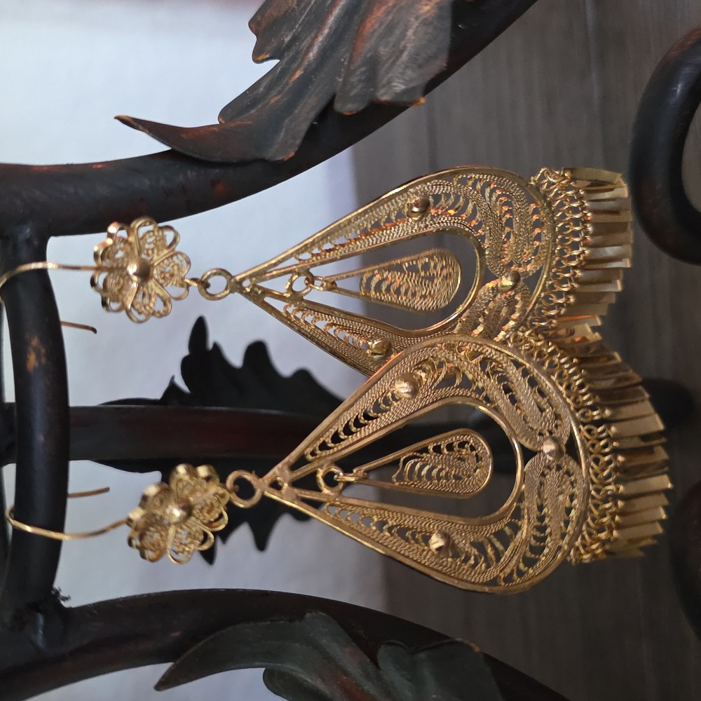 Elegant Gold Filigree Dangle Earrings - Picture 2 of 16
